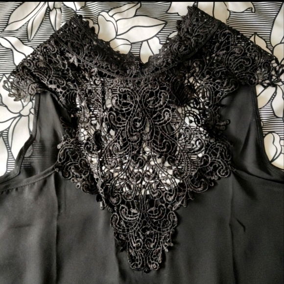 Tops - Black lace and flowy fabric sleeveless top. Size small.
